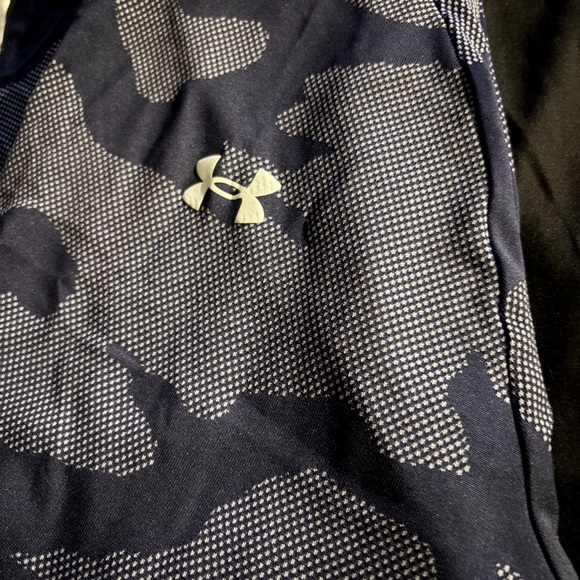 Under Armour Men's Blue, Black, and Gray shirt bundle of 4 sz xxl - Picture 5 of 5